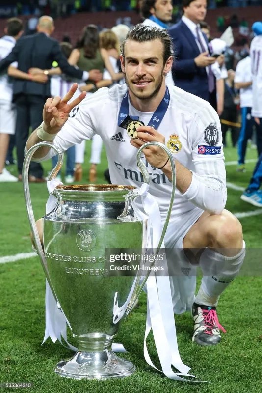 Real Madrid Authentic Retro Jersey Home Long Sleeve Soccer Shirt 2015/16