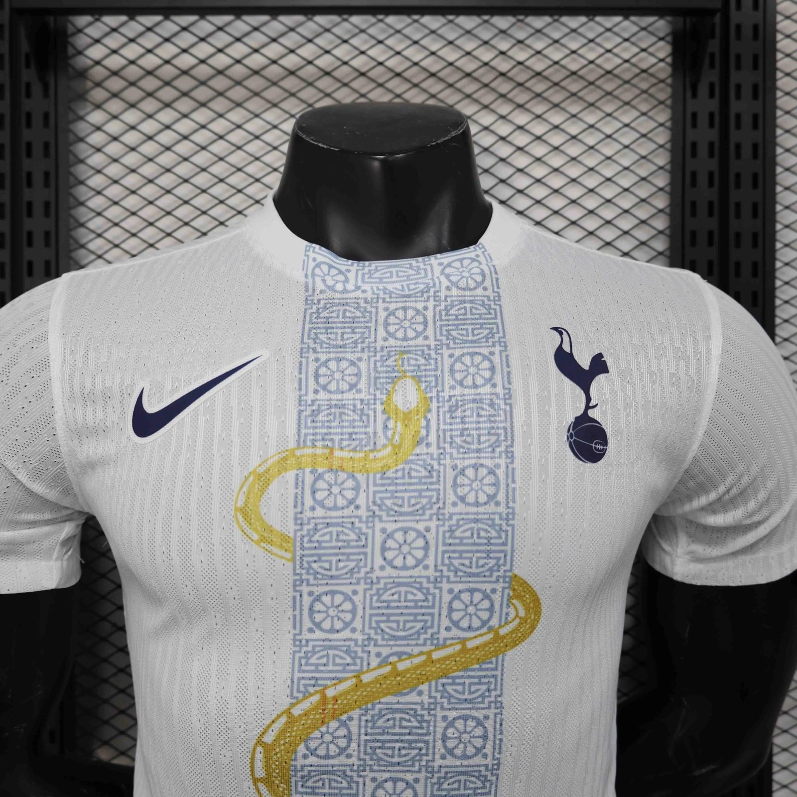 2c07feb7d3c7bd7d434802bdb761b32234e919a9 Tottenham Hotspur Authentic Football Jersey Pre-Match Shirt 2024/25