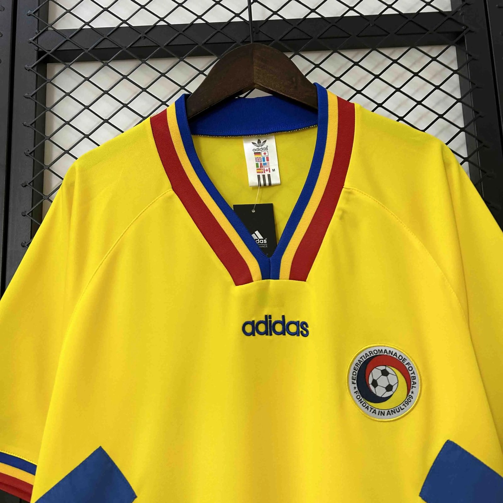 5c71db0b3fe5ba563d5ea99dc93cefddd58f50f4 Romania Soccer Jersey Home Retro Jersey 1994