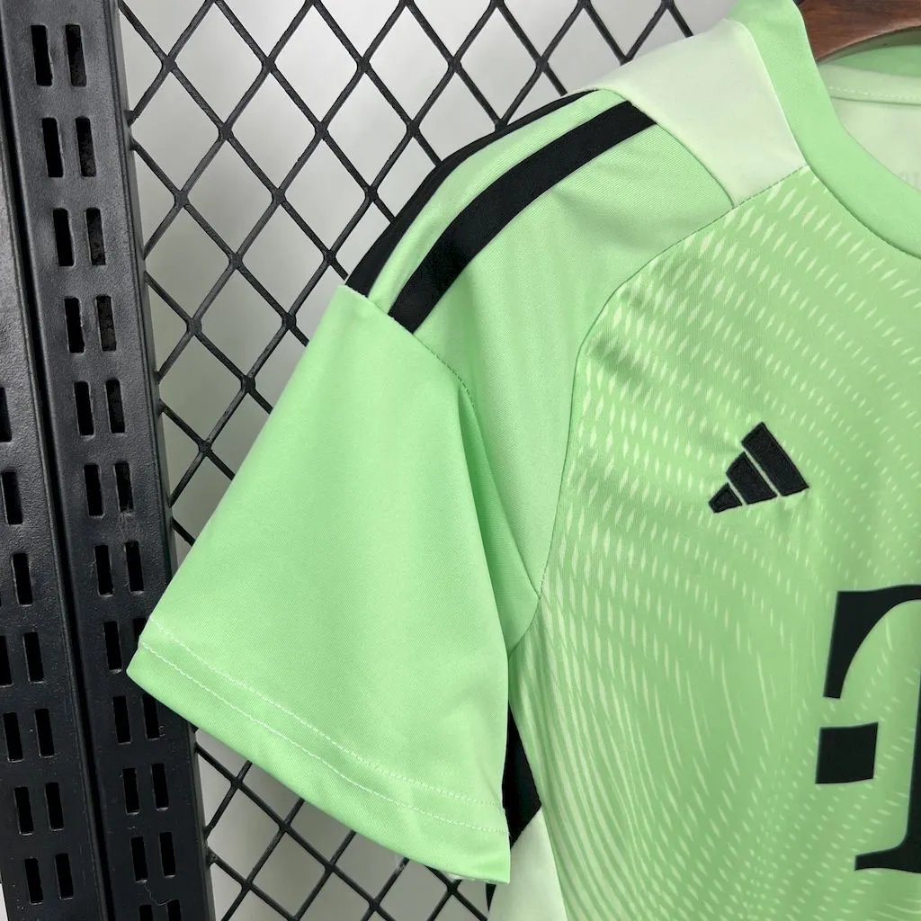 Bayern Munich Green Goalkeeper Kids Kit Jerseys+Shorts 2025/26