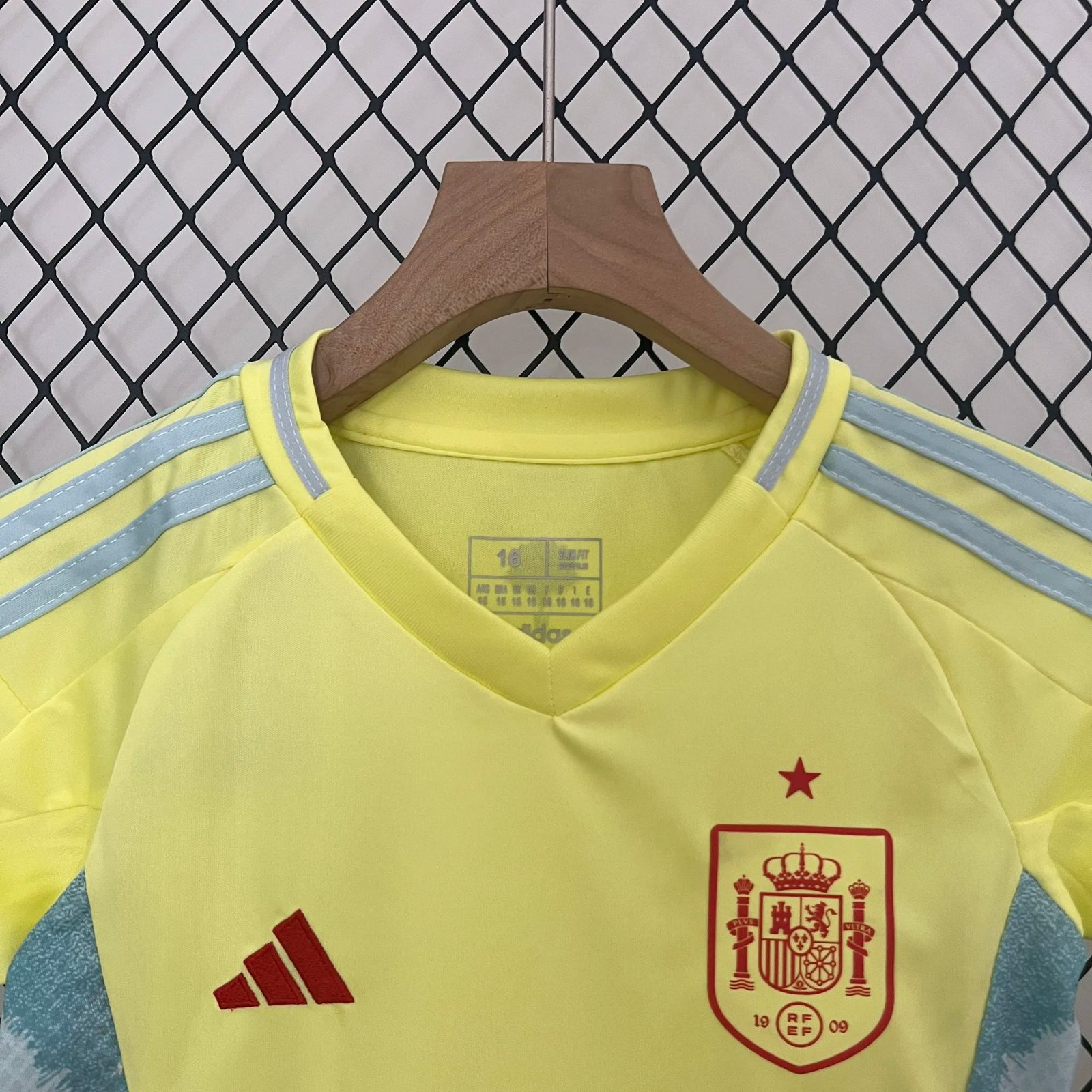 d38c6eb51b0cab50a68e7a9de5fe36e21a761541 Spain Away Football Uniform Kids Kit Jersey+Shorts EURO 2024