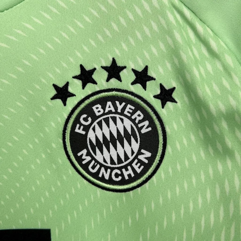 Bayern Munich Green Goalkeeper Kids Kit Jerseys+Shorts 2025/26